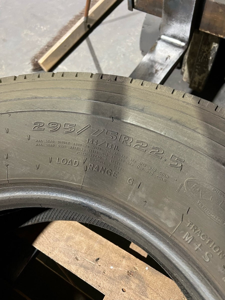 USED TIRE 295/22.5