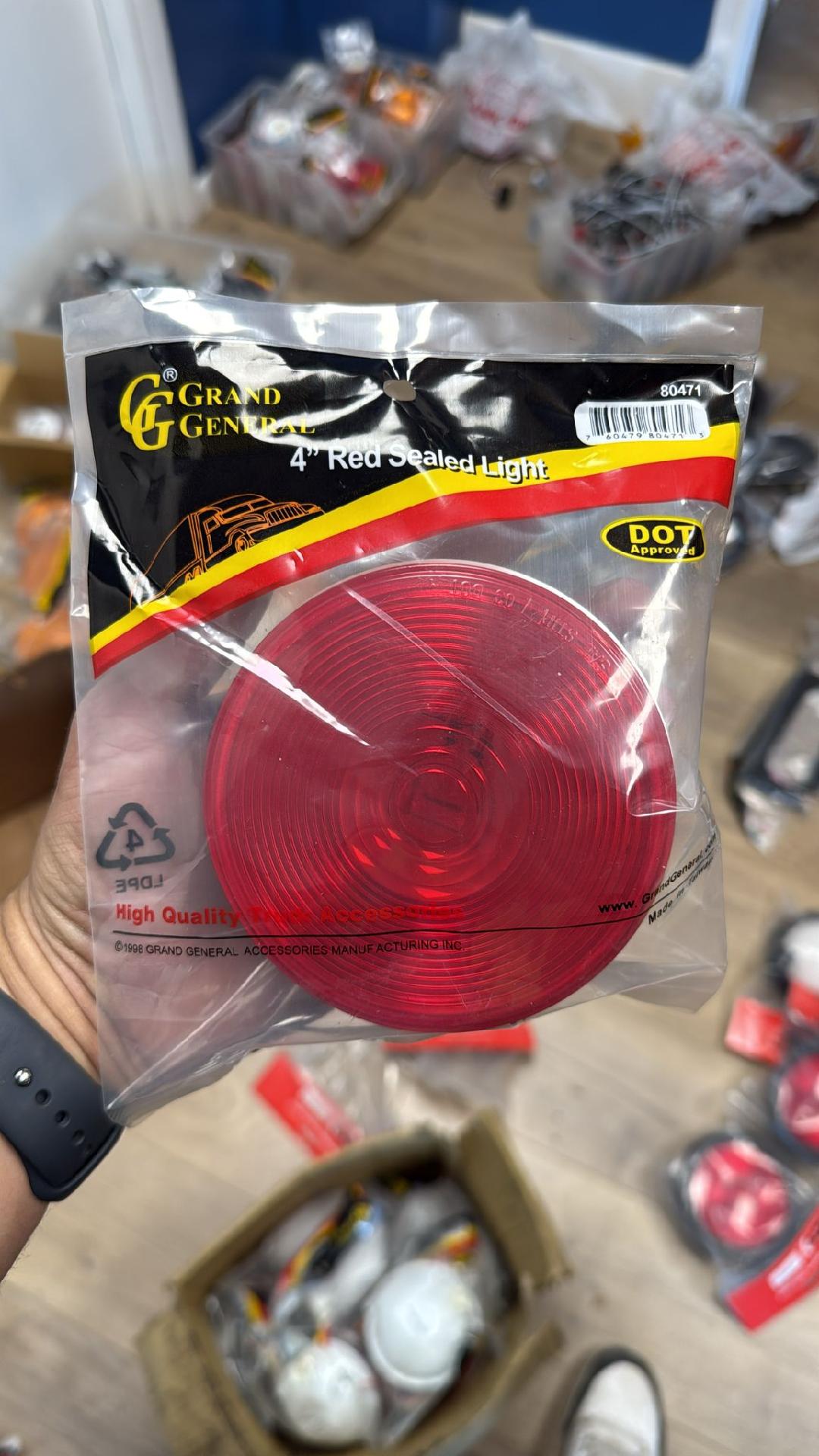 80471 4"RED SEALING LIGHT (8B)