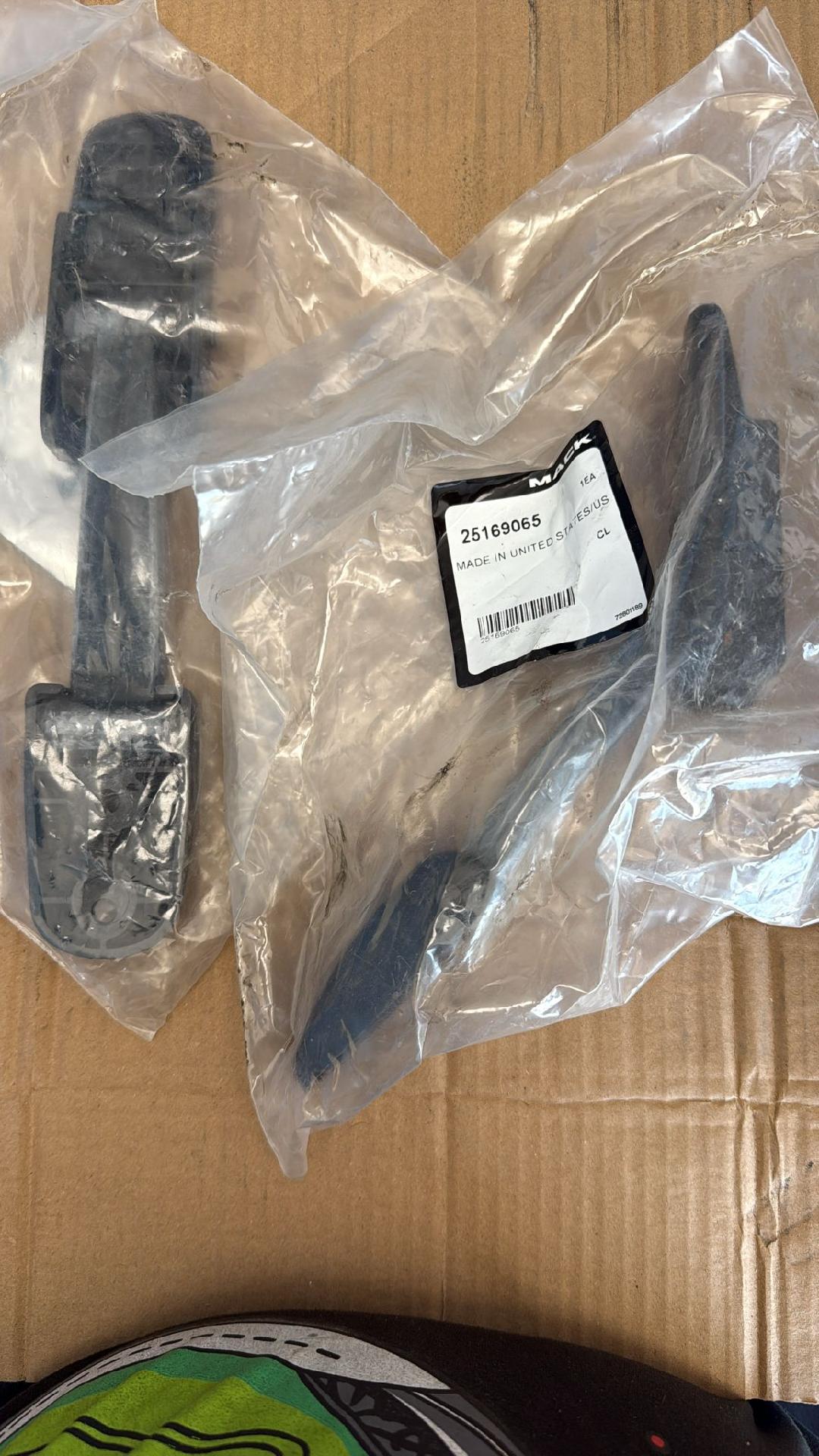 Hood Latch - For Mack/Peterbilt Trucks (6C)