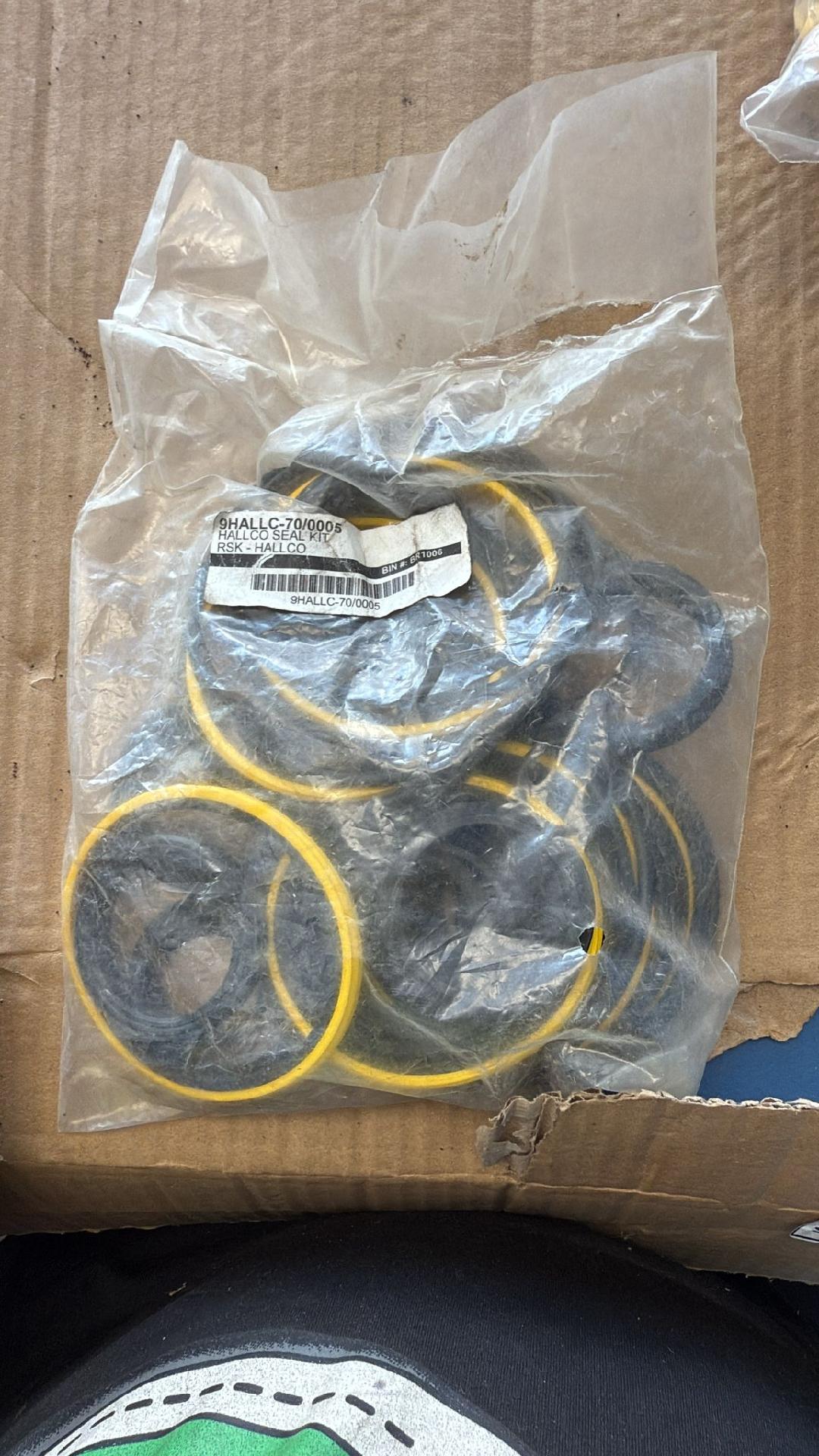 Hallco 50-2711 4000 Series Seal Kit (70-0005) (12D)