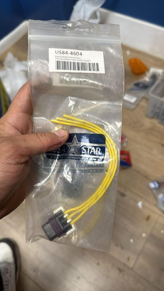 577.99122R - Turn Signal Connector- Freightliner