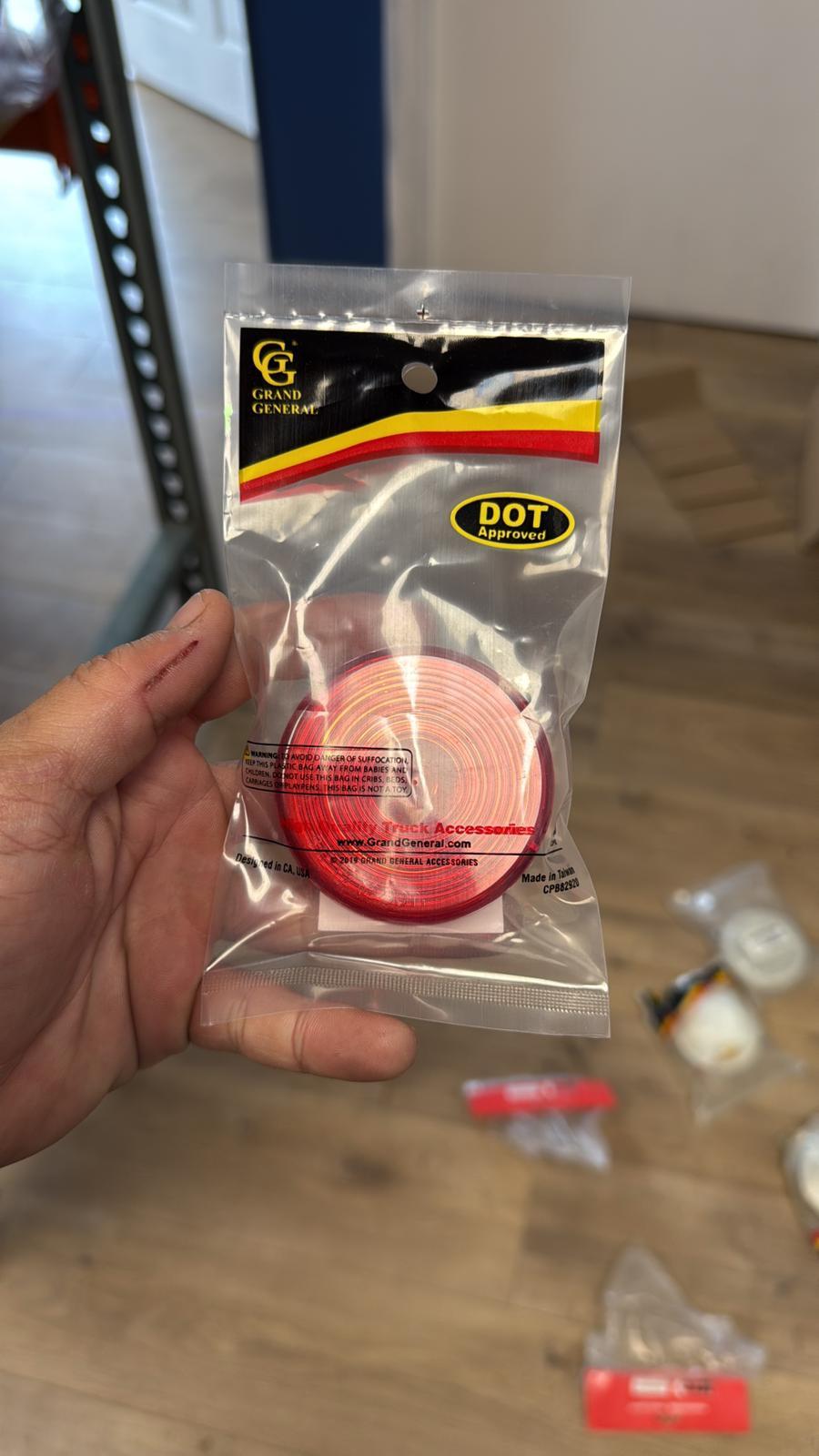 2 1/2" RED SEALED LIGHT