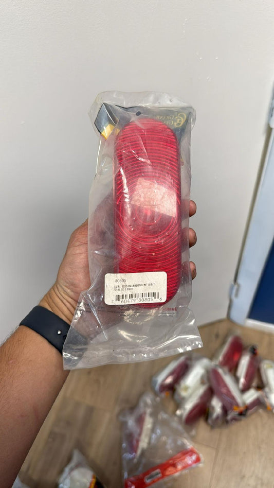 80805 OVAL RED SEALED LIGHT (8B)