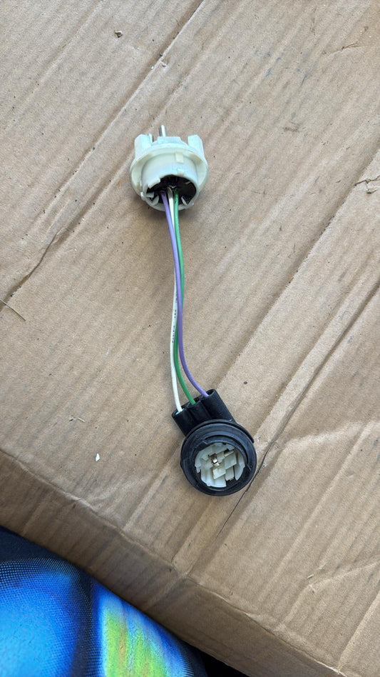 FREIGHTLINER LIGHT CONNECTOR ADAPTER